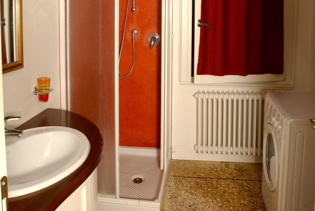 Ca Tornielli Apartment Венеция Стая снимка